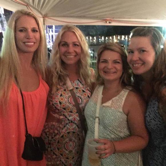 Meet your Posher, Amanda - Picture 2 of 6