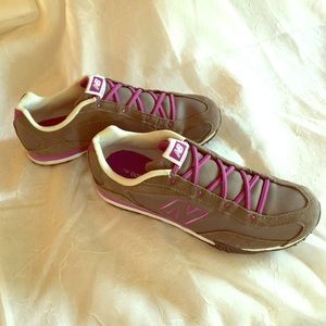 New Balance WLS442GP