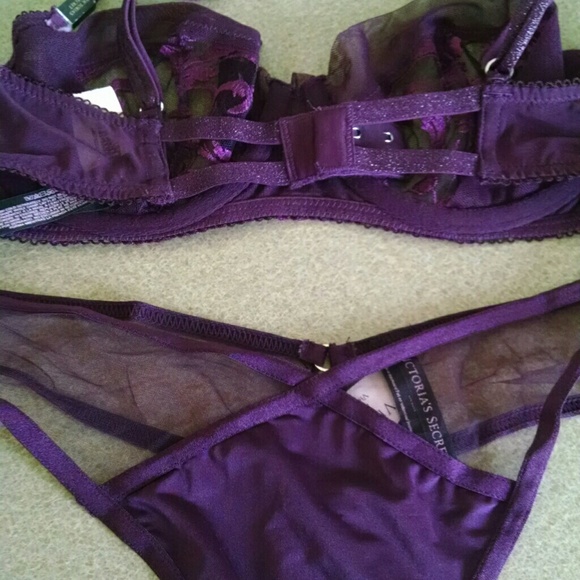 SOLD*****Unlined Demi bra 32D panty small set - Picture 2 of 3