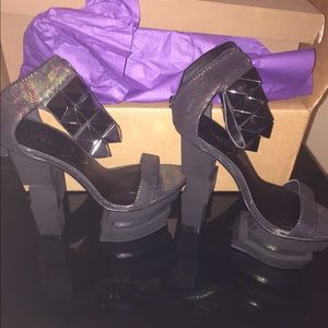 Picasso pumps