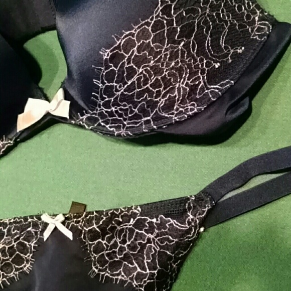 SOLD***Very Sexy Push-up bra 32A panty os - Picture 2 of 4