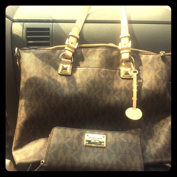 ‼️SOLD‼️Mk large purse and Wallet