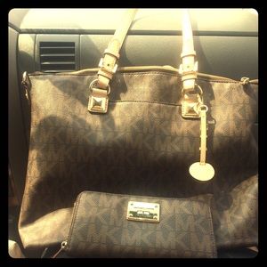 ‼️SOLD‼️Mk large purse and Wallet