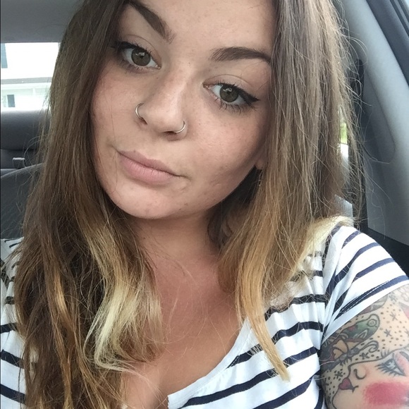 Meet your Posher, Cassie - Picture 3 of 3