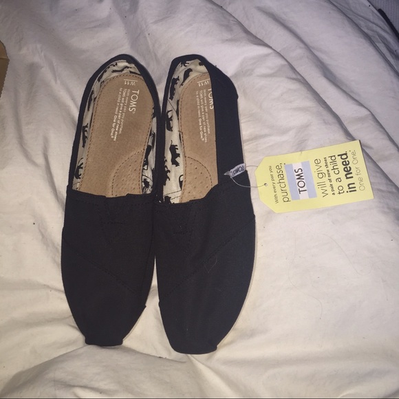 BRAND NEW WITH TAGS Black Classic Canvas TOMS
