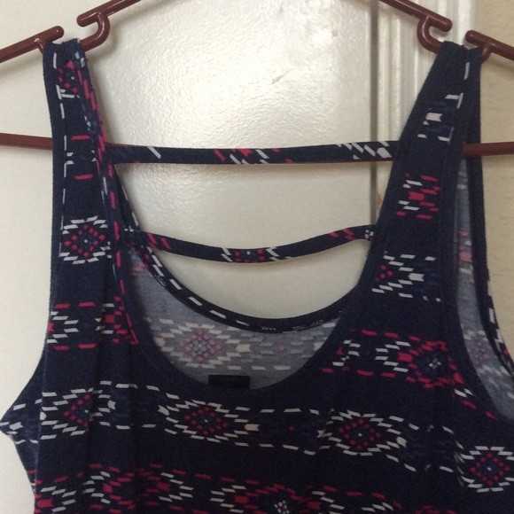 Patterned dress with slight open back - Picture 3 of 3