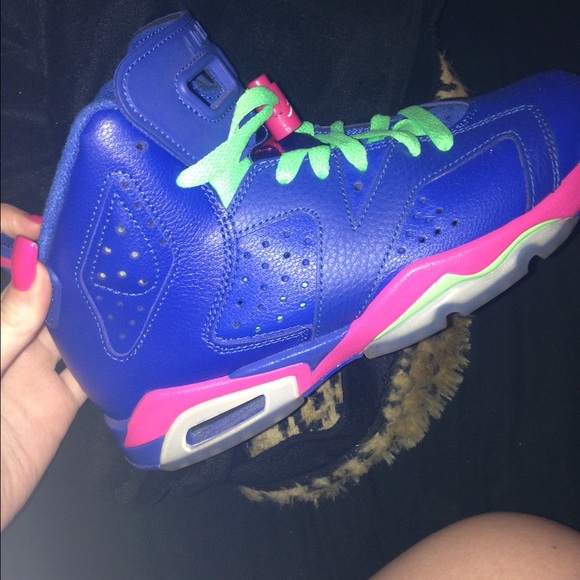 Shoes - Picture 1 of 3