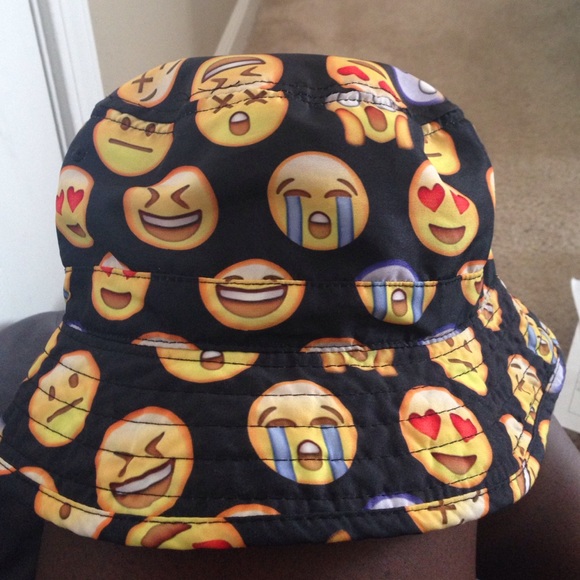 Accessories - emoji bucket hat