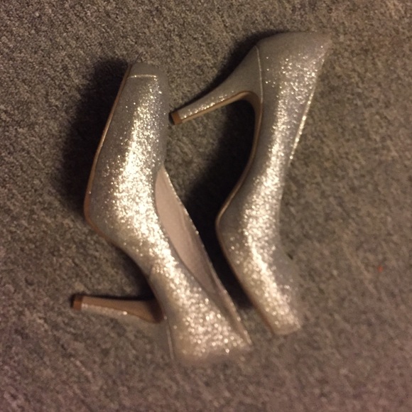 Madden girl silver heels - Picture 1 of 2