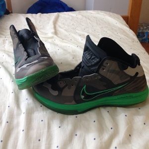 Basketball shoes