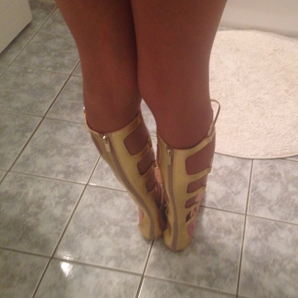 Aldo's gladiator sandals - Picture 3 of 4