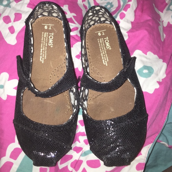 Black glittery Toms