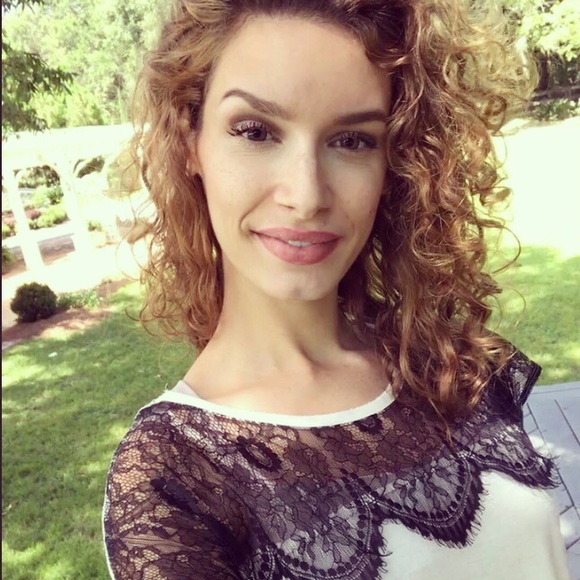 Meet your Posher, Lashay - Picture 1 of 7