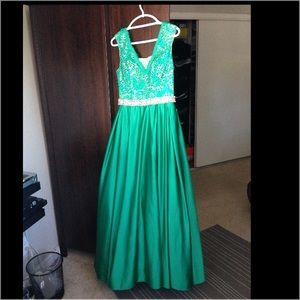 Gorgeous Emerald Dress ONLY WORN ONCE