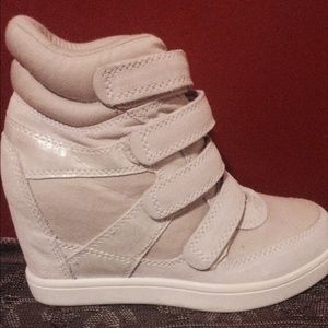 ✖️SOLD ✖️ALDO Sneaker Wedges