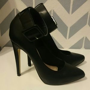 Black Pumps Ankle Strap