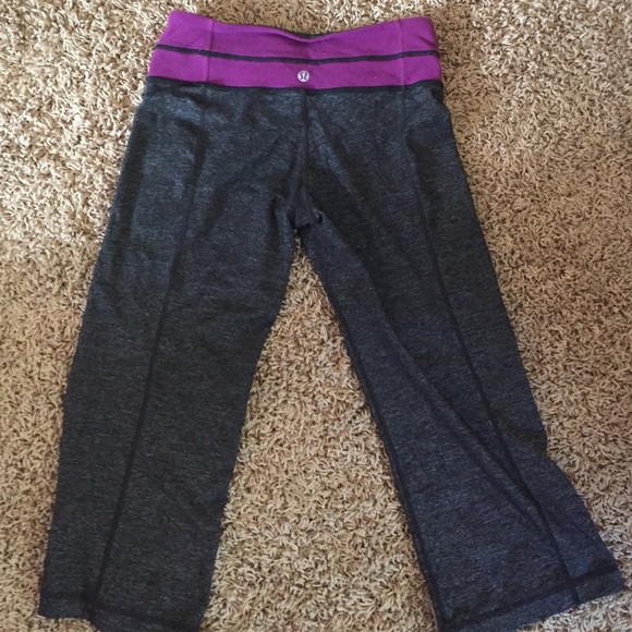 Authentic lululemon cropped yoga pants