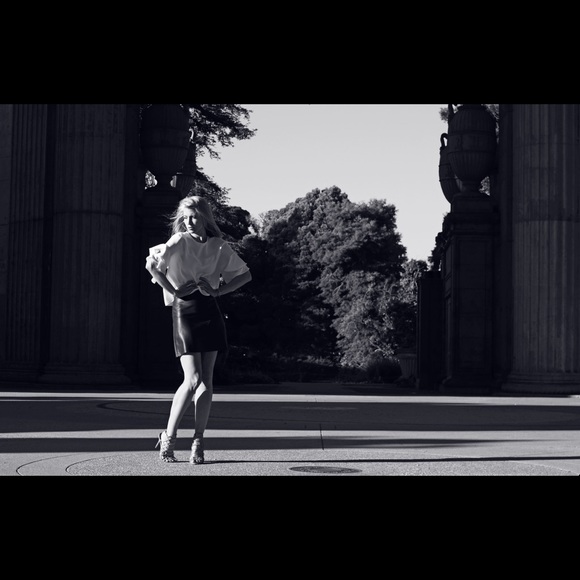 Meet your posher Megan - Picture 4 of 4