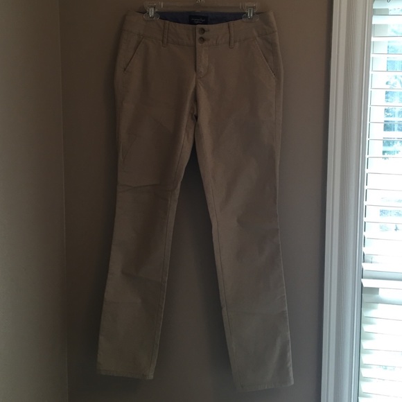 Never worn Size 4 Khaki American Eagle  Pants