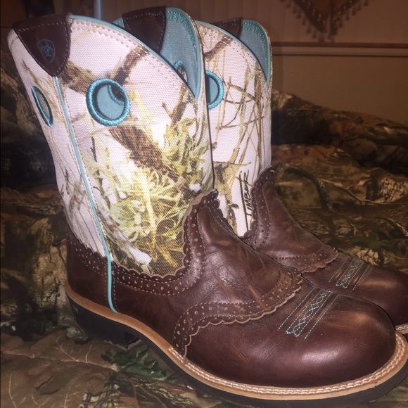 Like new Ariat cowboy woman's boots