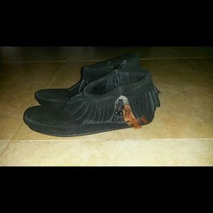 Minnetonka fringe booties size 7