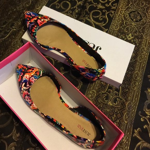 Pointed toed flats