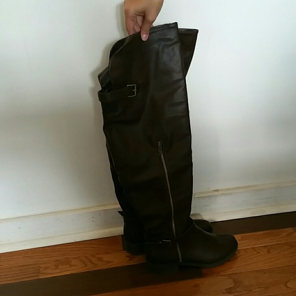 Knee high boots - Picture 1 of 3