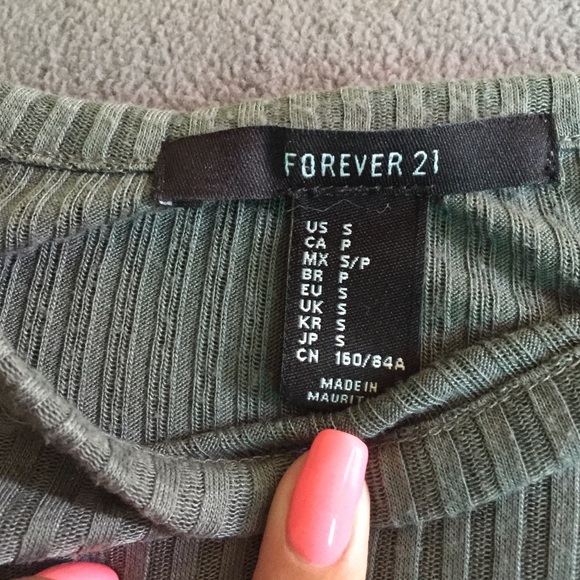 Crop top - Picture 2 of 3