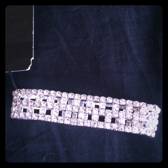 Rhinestone stretch bracelet!