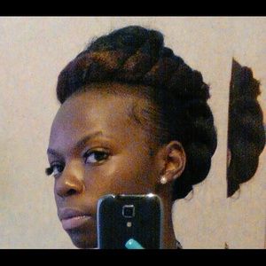 Meet your Posher, Elishea