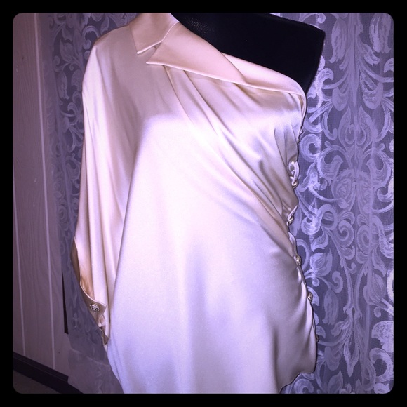 ❤️❤️ sold ❤️❤️ Authentic, new Chanel Silk blouse