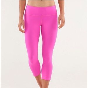 Lululemon Pink Wunderunder cropped yoga pants