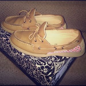 Women's boat shoes