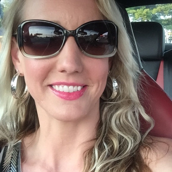 Meet your Posher, Martina - Picture 4 of 4