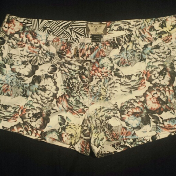 Volcom shorts