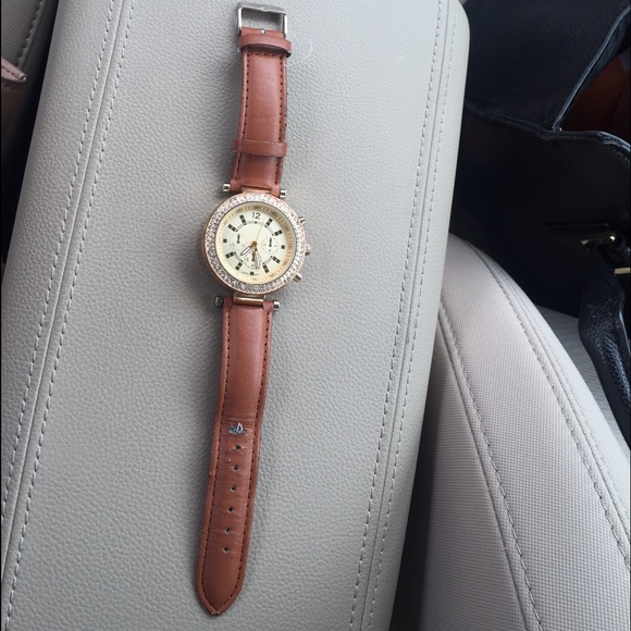 Watch - Picture 2 of 3