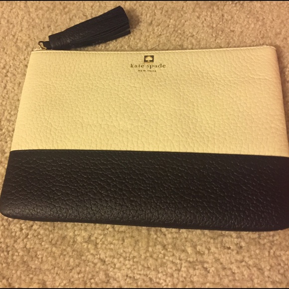 kate spade Handbags - •NWT• Kate Spade Southport Gia Clutch