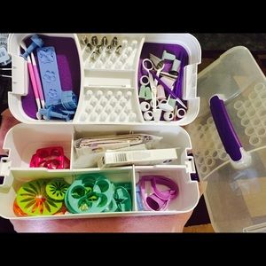 Cake decorating kit