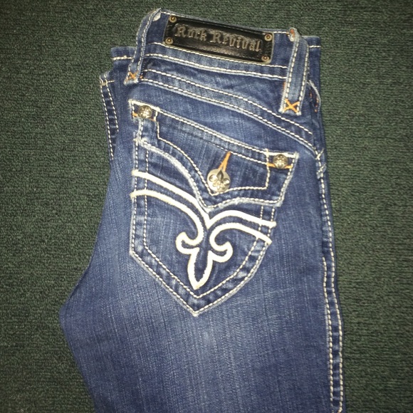 ✨ONE HOUR SALE✨ Rock Revival Jeans