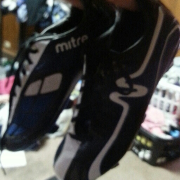 Cleats - Picture 2 of 4