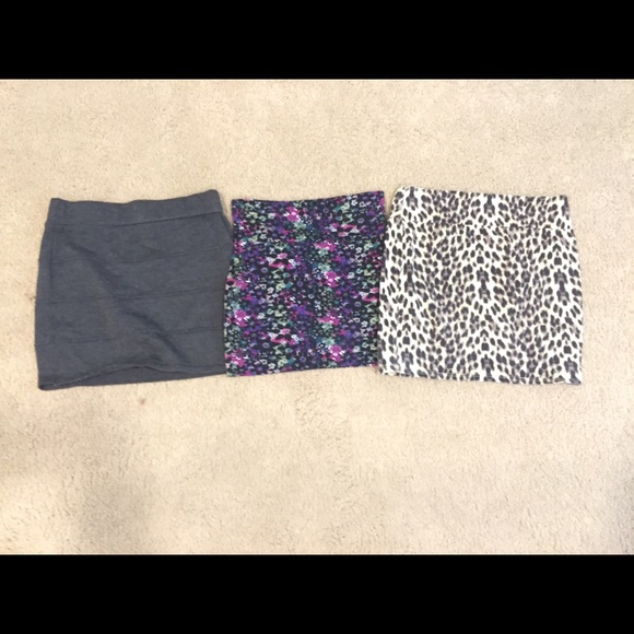 Assorted pencil skirts size small and medium - Picture 1 of 1