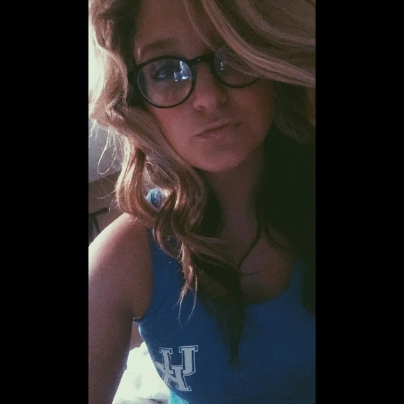 Meet your Posher, Alyssa