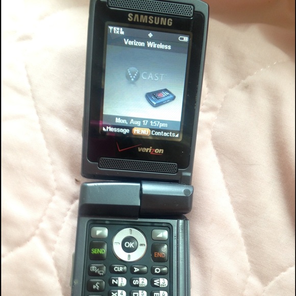 Samsung Dual Flip Phone - Picture 3 of 4