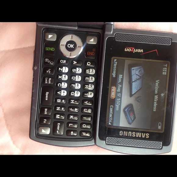Samsung Dual Flip Phone - Picture 4 of 4