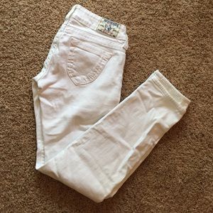 White skinny jeans