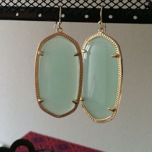 Kendra Scott Danielle Earrings in Chalcedony!