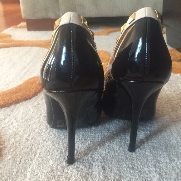 Black w/Nude trim studded patent shoes - Picture 3 of 4