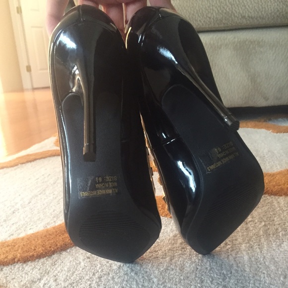 Black w/Nude trim studded patent shoes - Picture 4 of 4