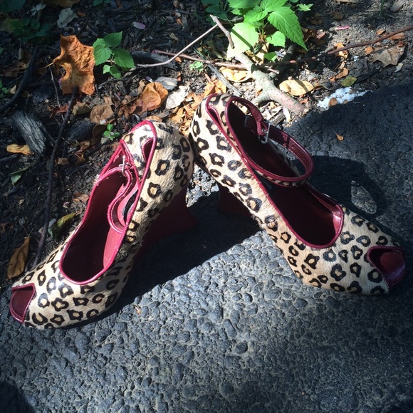 Faux cheetah hair, pin-up girl style wedges! Sz 6