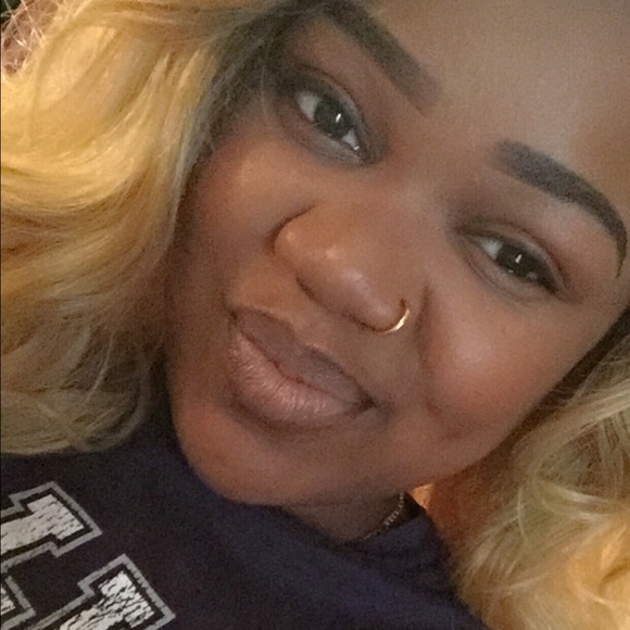 Meet the Posher, Aisha